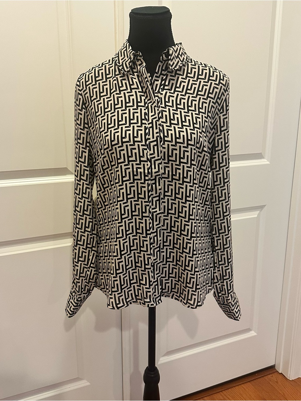 Express Black and White Geometric Button-Down Shirt